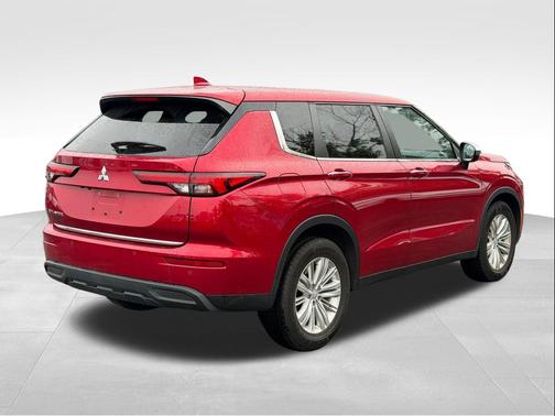 Red Diamond 2022 Mitsubishi Outlander ES S-AWC