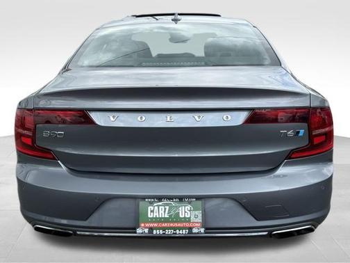 2017 Volvo S90 T6 Momentum
