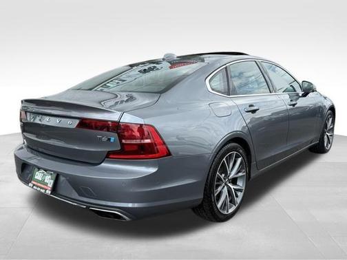 2017 Volvo S90 T6 Momentum