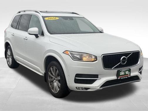2016 Volvo XC90 T6 Momentum