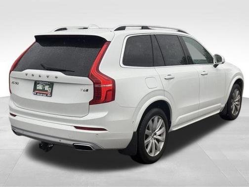 2016 Volvo XC90 T6 Momentum