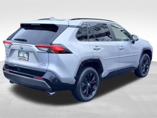 2022 Toyota RAV4 Hybrid SE