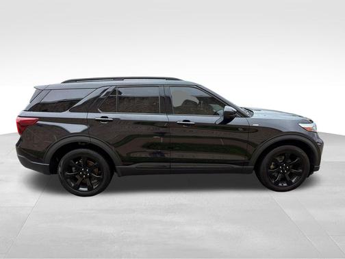 Black Metallic 2023 Ford Explorer ST-Line