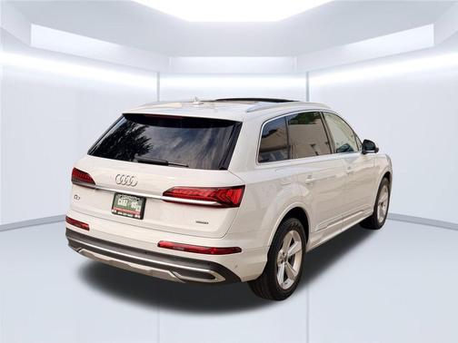 Glacier White 2023 Audi Q7 45 Premium