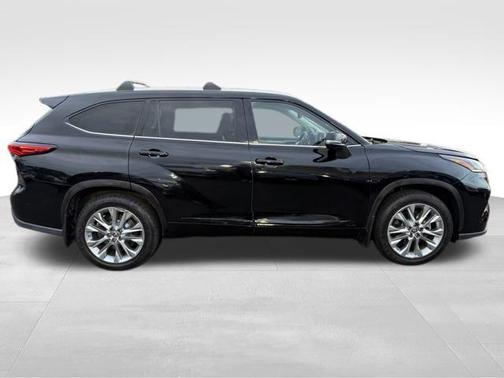 2022 Toyota Highlander Hybrid Limited