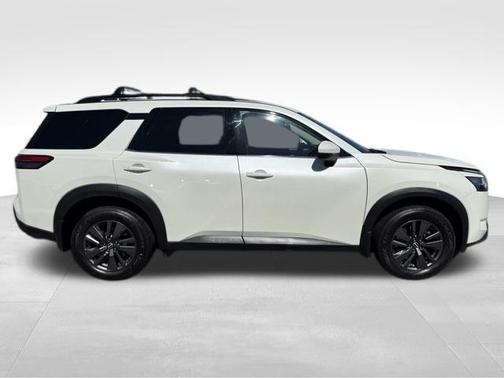 2022 Nissan Pathfinder SV 4WD