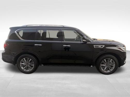 2022 INFINITI QX80 Luxe