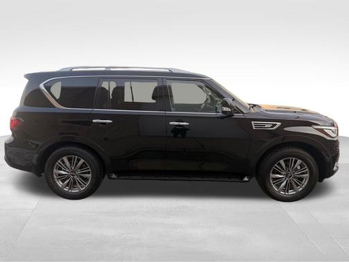 2022 INFINITI QX80 Luxe
