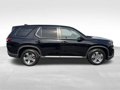 Crystal Black Pearl 2023 Honda Pilot AWD EX-L 7 Passenger