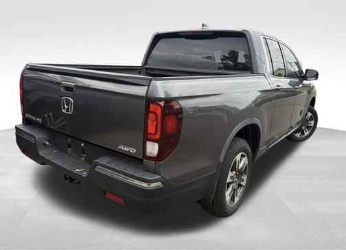 Modern Steel Metallic 2018 Honda Ridgeline RTL