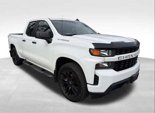 Summit White 2020 Chevrolet Silverado 1500 Custom