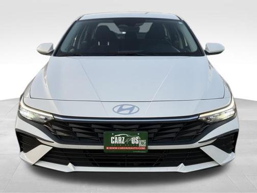 2024 Hyundai ELANTRA SE