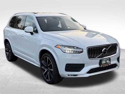 2022 Volvo XC90 T6 Momentum