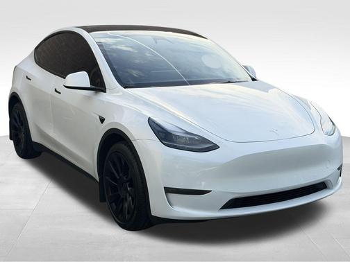 White 2024 Tesla Model Y Long Range Dual Motor All-Wheel Drive