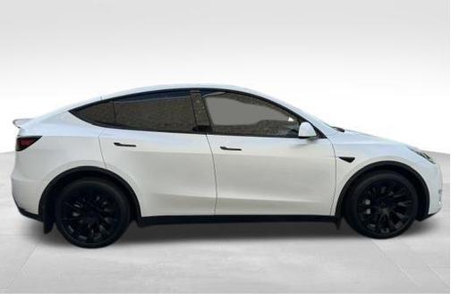 White 2024 Tesla Model Y Long Range Dual Motor All-Wheel Drive