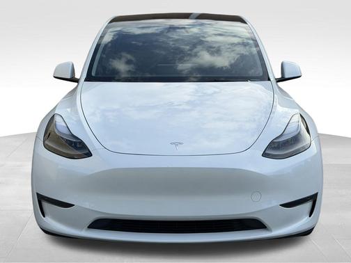 White 2024 Tesla Model Y Long Range Dual Motor All-Wheel Drive