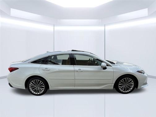 Pearl 2019 Toyota Avalon Limited