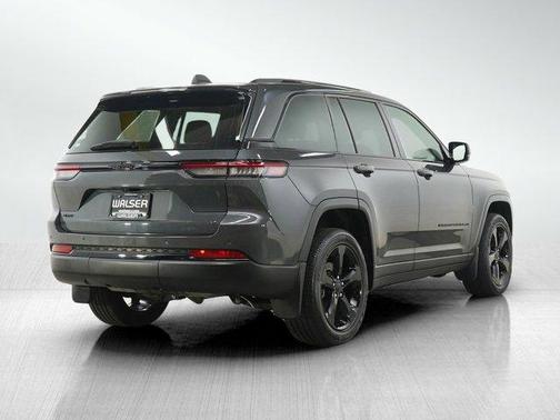 Metallic 2022 Jeep Grand Cherokee Altitude