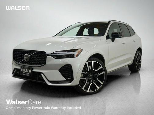 2023 Volvo XC60 B6 Ultimate Dark Theme
