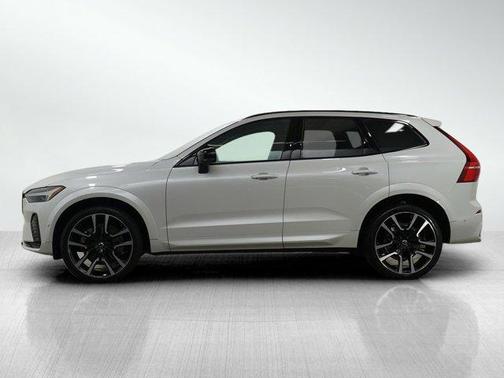 2023 Volvo XC60 B6 Ultimate Dark Theme