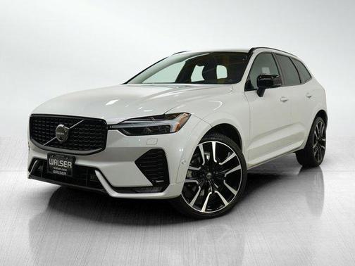 2023 Volvo XC60 B6 Ultimate Dark Theme