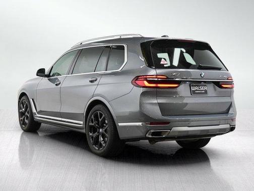Gray Metallic 2026 BMW X7 xDrive40i