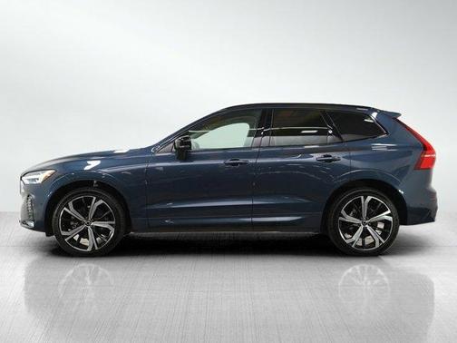 2023 Volvo XC60 B5 Ultimate Dark Theme