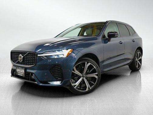 2023 Volvo XC60 B5 Ultimate Dark Theme