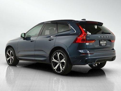 2023 Volvo XC60 B5 Ultimate Dark Theme