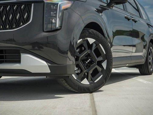 Metal 2026 Kia Carnival EX