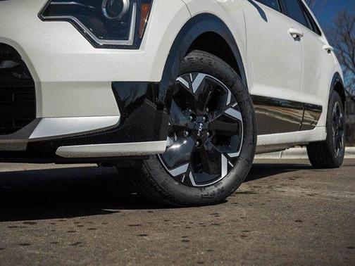 Snow White Pearl 2026 Kia Niro EV Wind