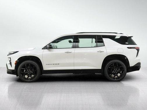 Iridescent Pearl Tricoat 2024 Chevrolet Traverse RS