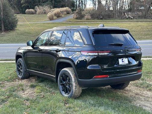 2025 Jeep Grand Cherokee Laredo