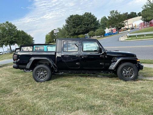 2024 Jeep Gladiator Sport
