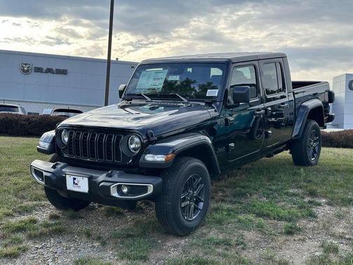 2024 Jeep Gladiator Sport