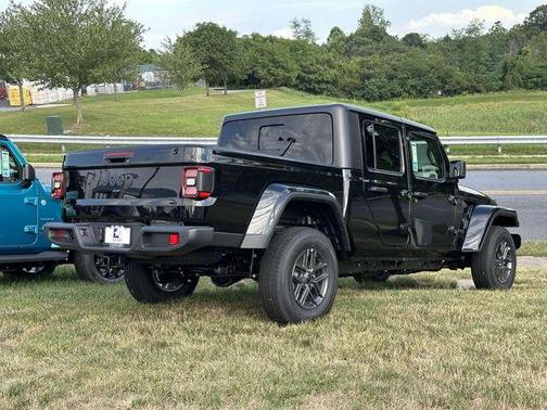 2024 Jeep Gladiator Sport
