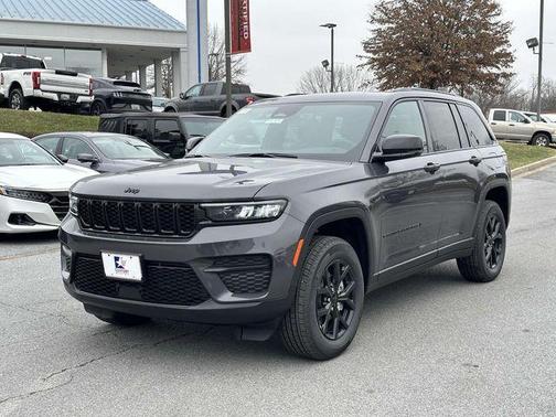 2025 Jeep Grand Cherokee Laredo