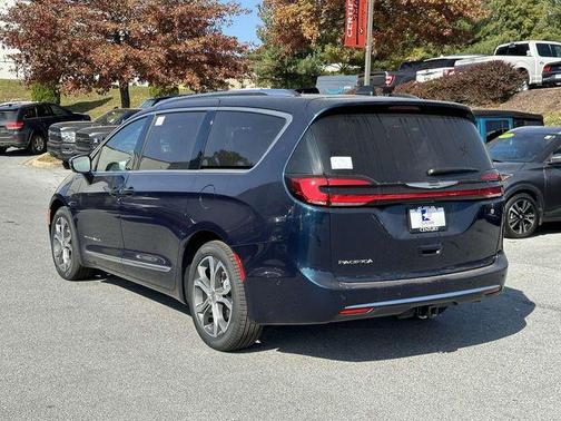 2025 Chrysler Pacifica Pinnacle