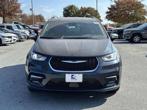 2025 Chrysler Pacifica Pinnacle