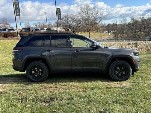2025 Jeep Grand Cherokee Laredo