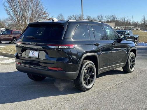 2025 Jeep Grand Cherokee Laredo
