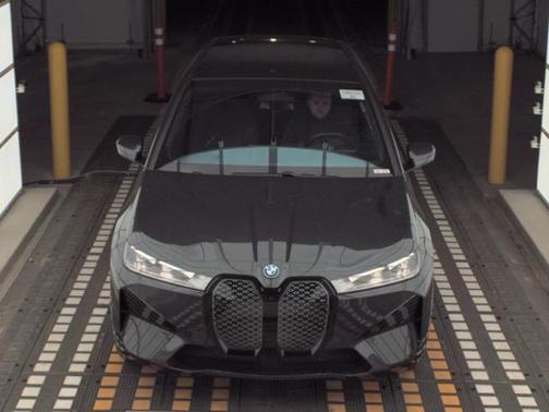 2025 BMW iX xDrive50