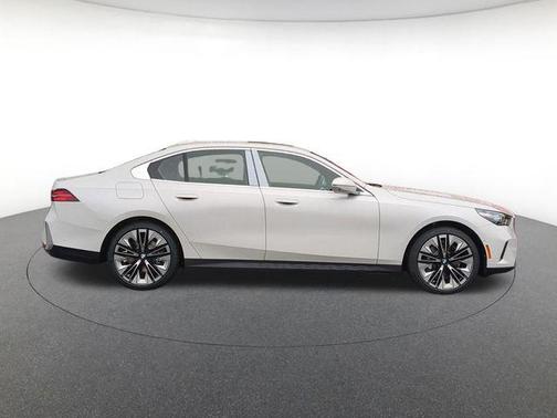 Mineral White Metallic 2027 BMW 530 i xDrive