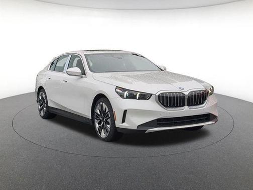 Mineral White Metallic 2027 BMW 530 i xDrive