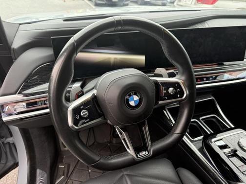 2023 BMW 740 i