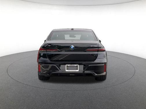 Black Sapphire Metallic 2026 BMW i7 xDrive60
