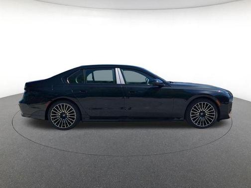 Black Sapphire Metallic 2026 BMW i7 xDrive60