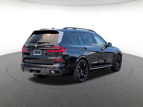Black Sapphire Metallic 2026 BMW X7 xDrive40i