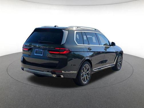 Gray Metallic 2027 BMW X7 xDrive40i