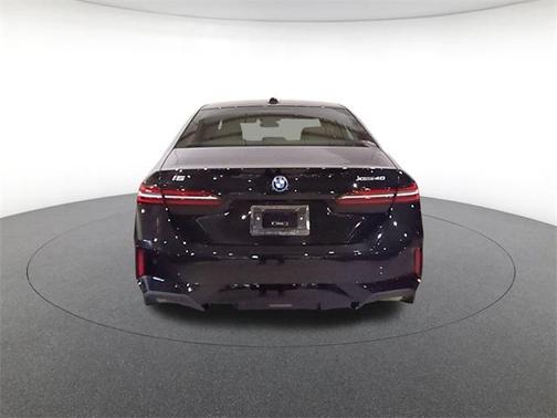 2025 BMW i5 xDrive40